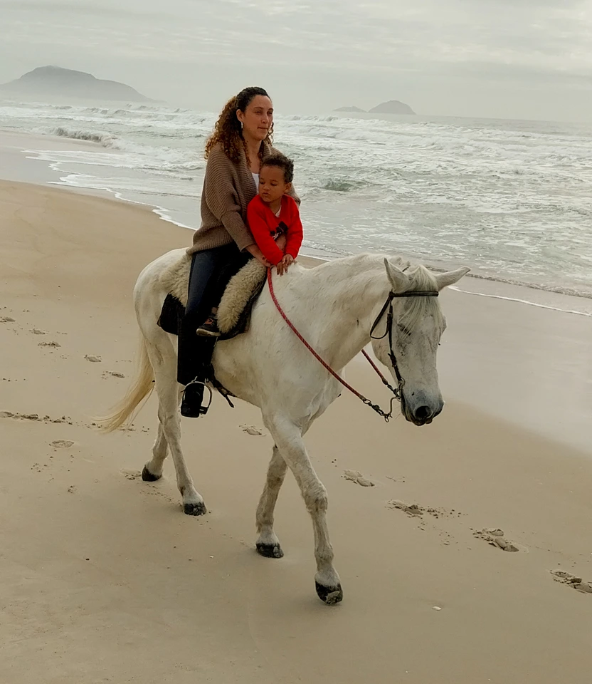 Passeio a Cavalo com Crianças na Praia em Floripa | Cultura Radical